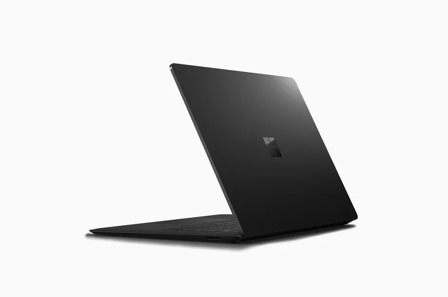 قد يأتي كمبيوتر Microsoft Surface Surface 2 بلون أسود