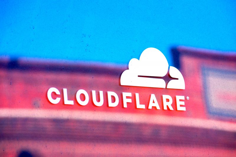 ما هو كلاود فلير Cloudflare؟ الدليل الشامل لخدمة CDN الأشهر في العالم